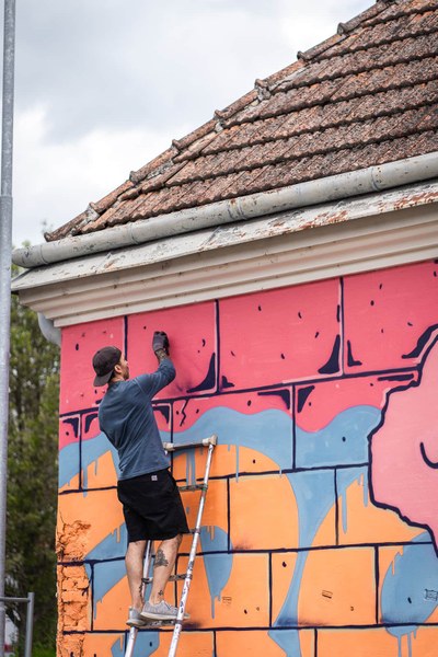 Streetart Deadbeathero.jpg